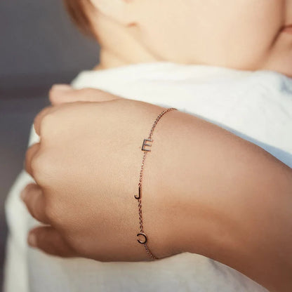 Pulsera personalizada con iniciales en horizontal