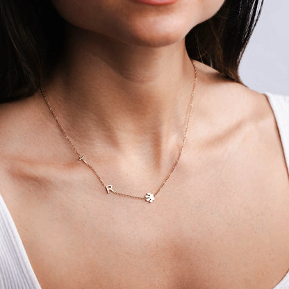 Collar personalizado con iniciales en horizontal