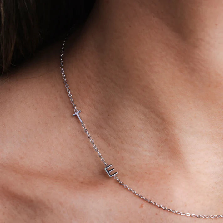 Collar personalizado con iniciales en horizontal