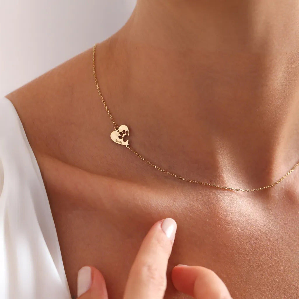 Collar personalizado de corazón con nombre y huellita